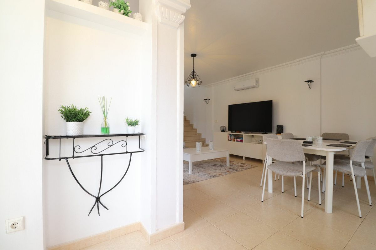 3-bedroom Villa In Los Montesinos, Spain (100 M²)