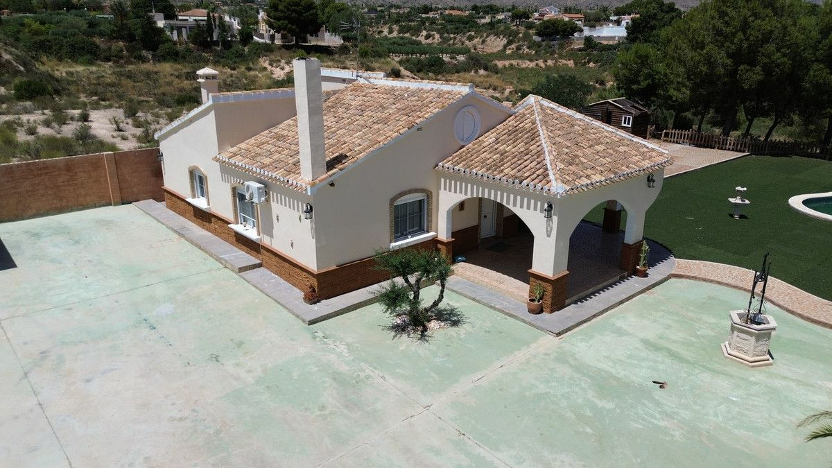 3-bedroom Country House In Albatera, Spain (210 M²)