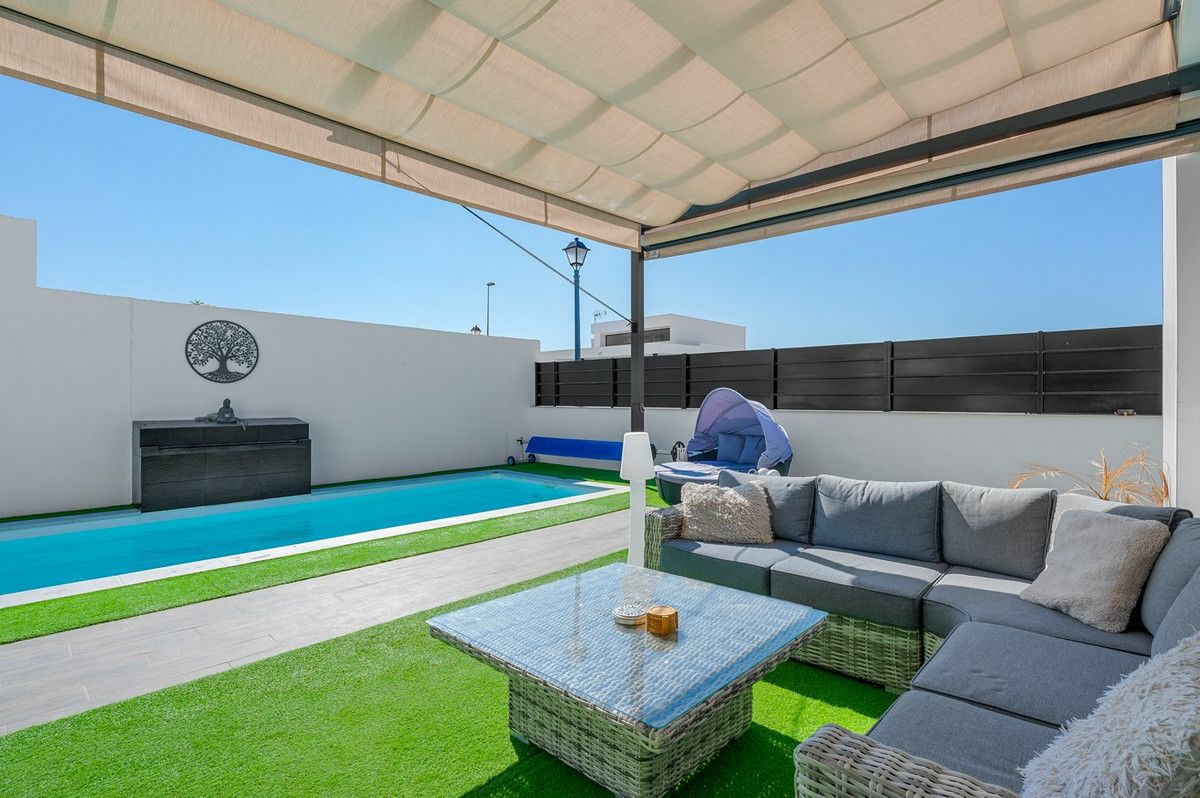 4-bedroom Villa In Fortuna, Spain (120 M²)