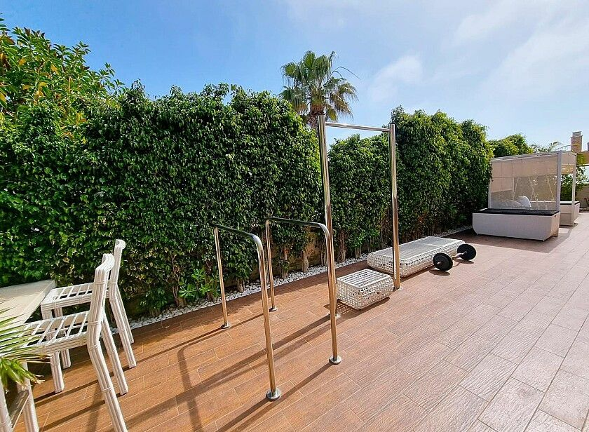5-bedroom Villa In Torrevieja, Spain (438 M²)