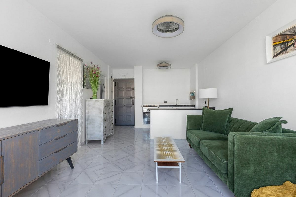 1-bedroom Apartment In Torrevieja, Spain (51 M²)