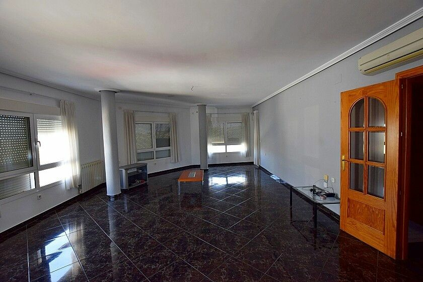 7-bedroom House In San Miguel De Salinas, Spain (400 M²)