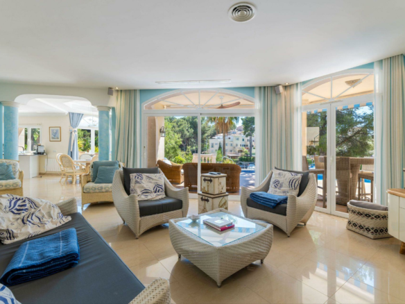 6-bedroom Villa In Calvià, Spain (614 M²)