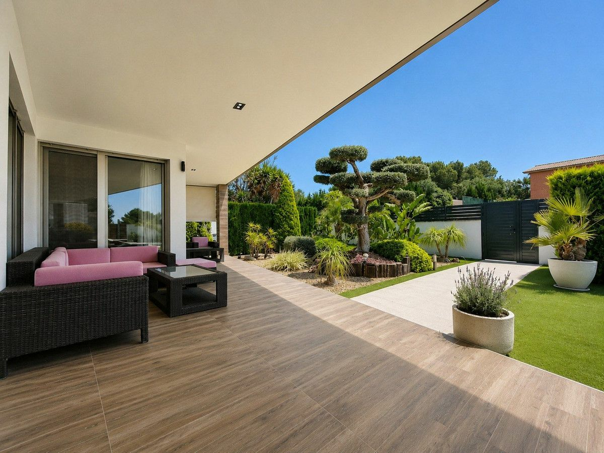 5-bedroom Villa In Santa Pola, Spain (506 M²)