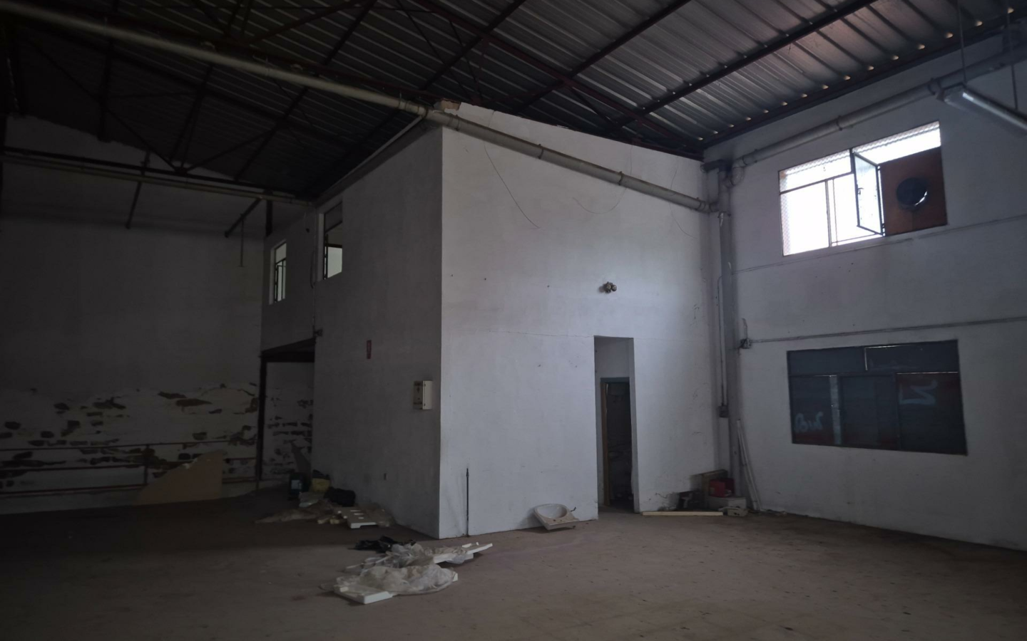 Industrial Unit In Elche, Spain (1.350 M²)