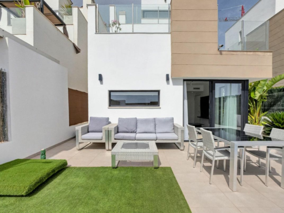 3-bedroom Villa In Guardamar Del Segura, Spain (178 M²)
