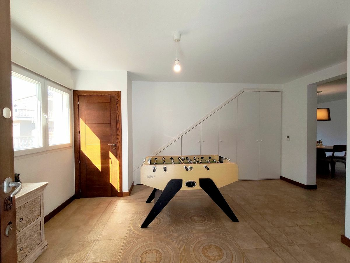 4-bedroom Villa In Rojales, Spain (312 M²)