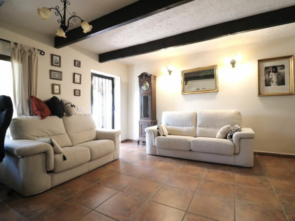 4-bedroom Villa In Albatera, Spain (231 M²)