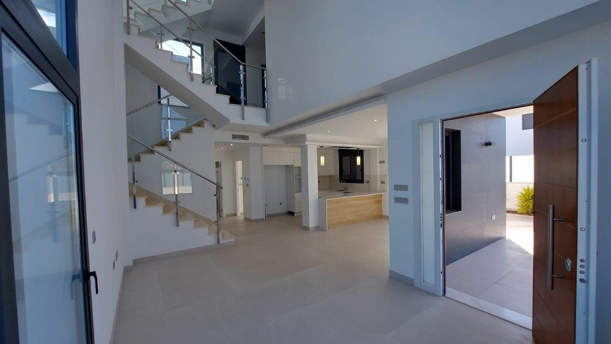 3-bedroom House In Orihuela Costa, Spain (190 M²)
