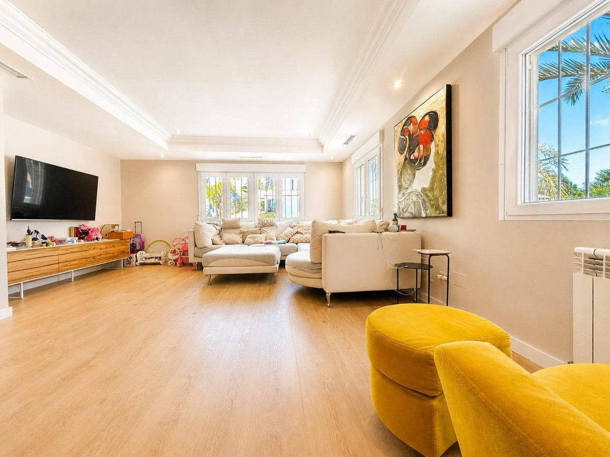4-bedroom Villa In Orihuela Costa, Spain (431 M²)