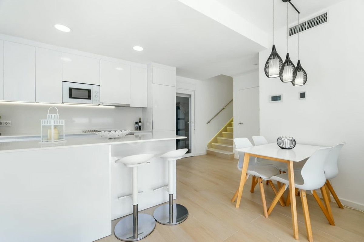 3-bedroom Villa In Pilar De La Horadada, Spain (108 M²)