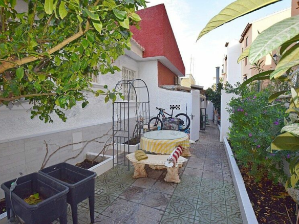 3-bedroom Villa In Torrevieja, Spain (200 M²)