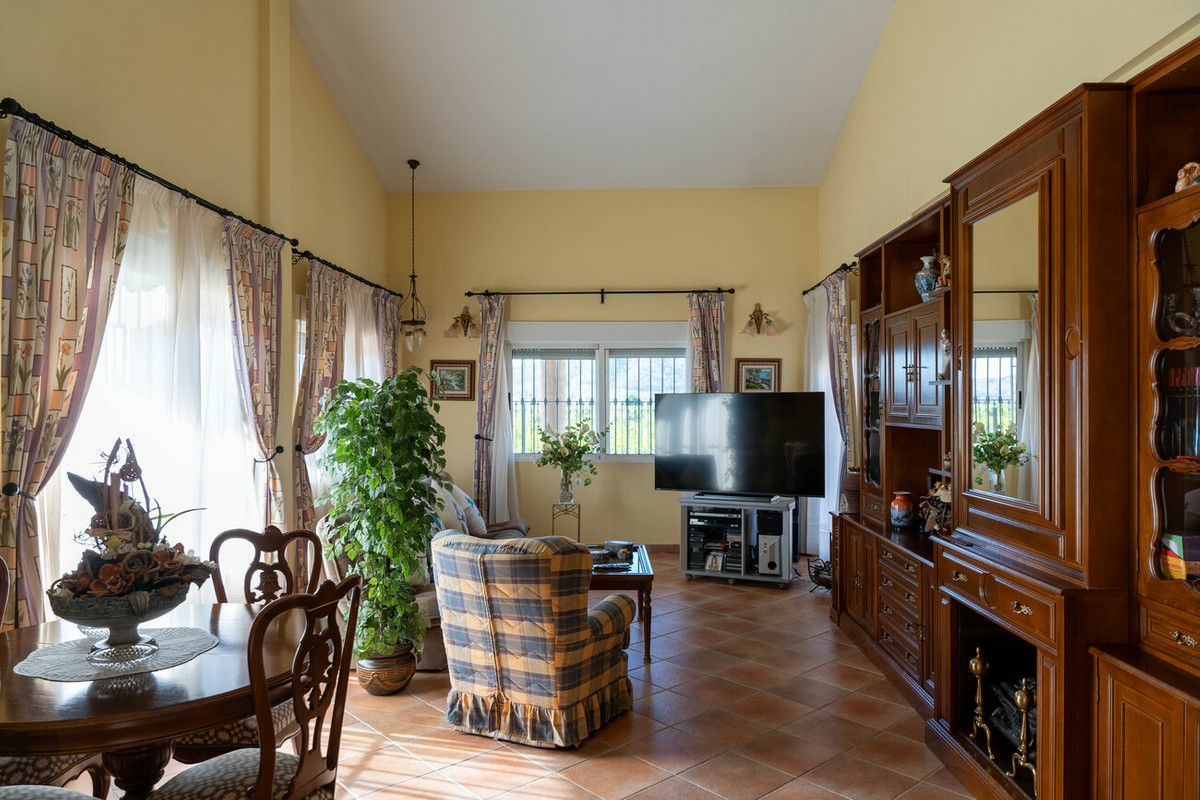 5-bedroom Country House In Orihuela, Spain (495 M²)