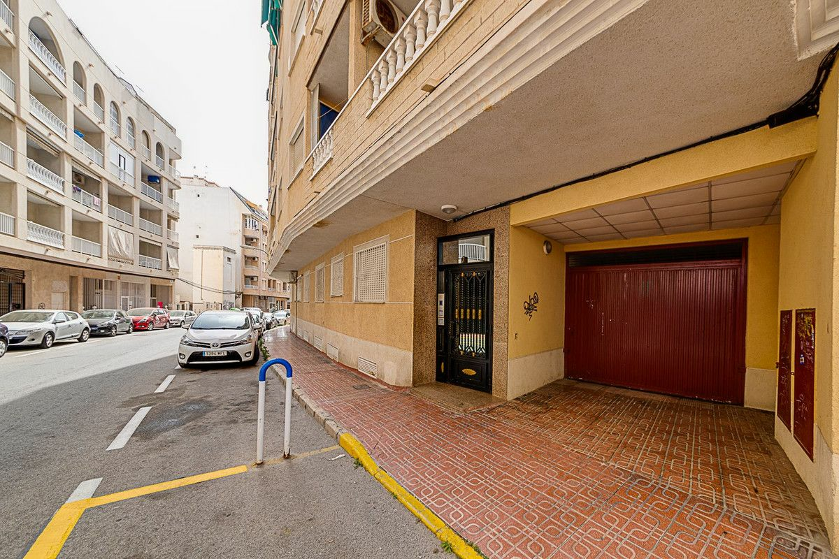 2-bedroom Apartment In Torrevieja, Spain (56 M²)