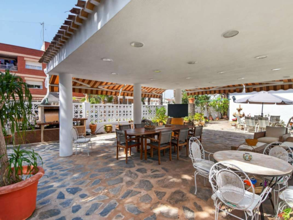 3-bedroom Villa In Santiago De La Ribera, Spain (308 M²)
