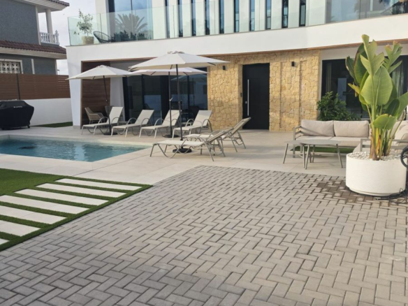 4-bedroom Villa In Torrevieja, Spain (188 M²)