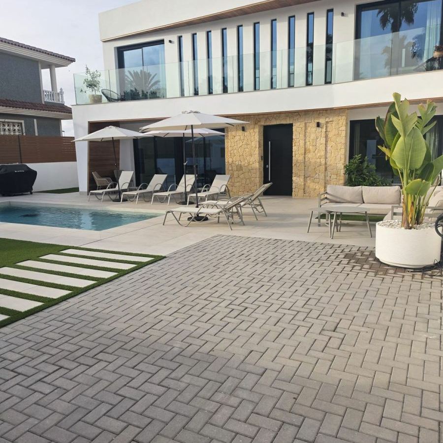 4-bedroom Villa In Torrevieja, Spain (188 M²)