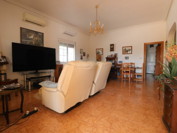 3-bedroom Villa In Albatera, Spain (164 M²)