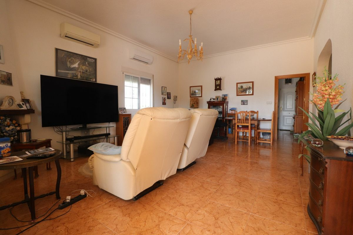3-bedroom Villa In Albatera, Spain (164 M²)
