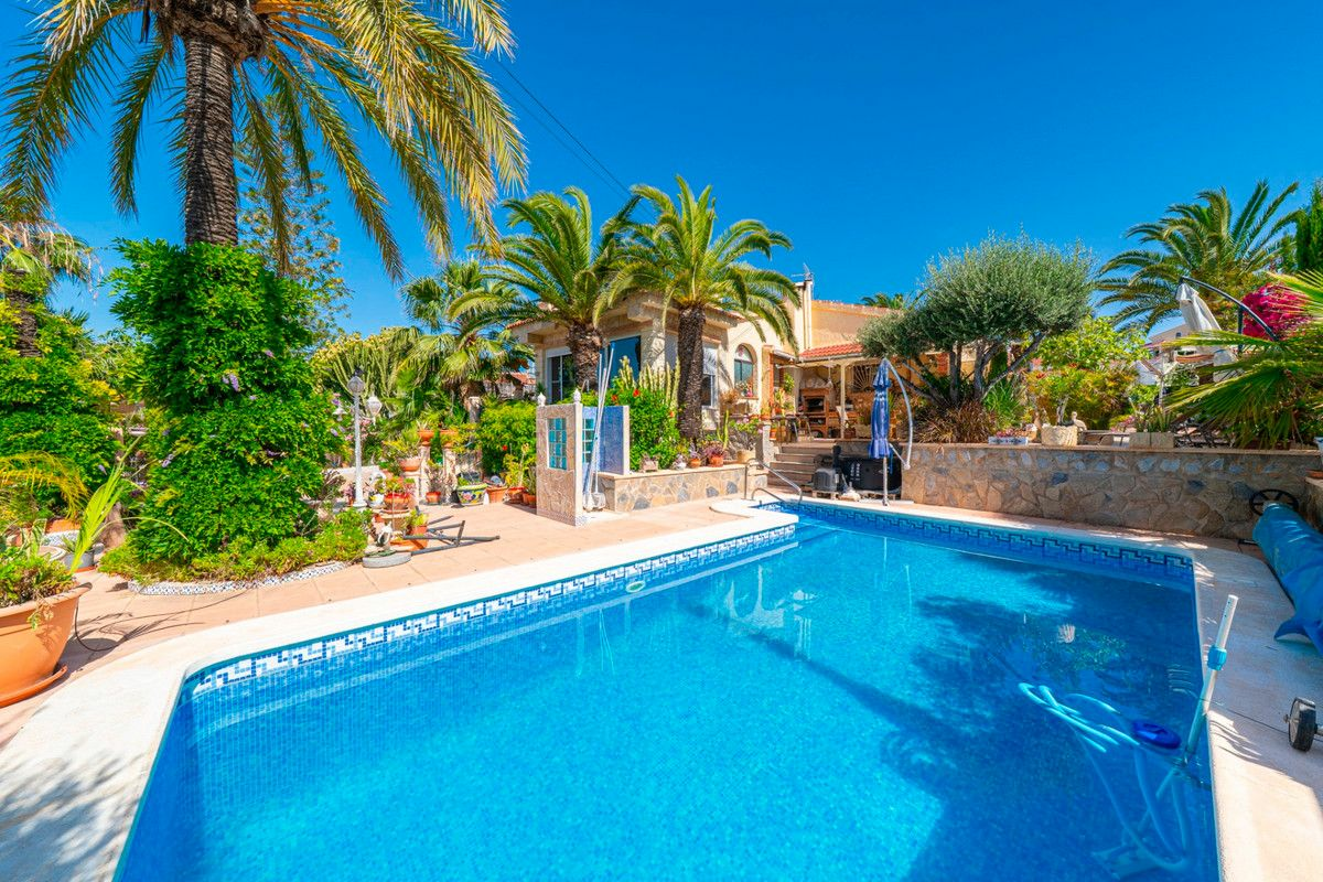 3-bedroom Villa In Rojales, Spain (146 M²)