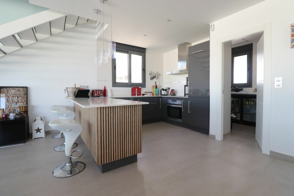 3-bedroom Villa In Benijofar, Spain (182 M²)