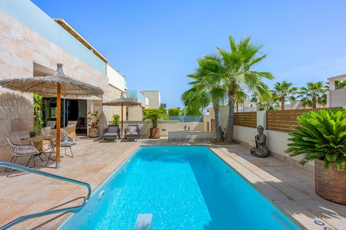 3-bedroom Villa In Benijofar, Spain (266 M²)