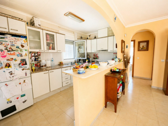 5-bedroom Villa In Torrevieja, Spain (200 M²)