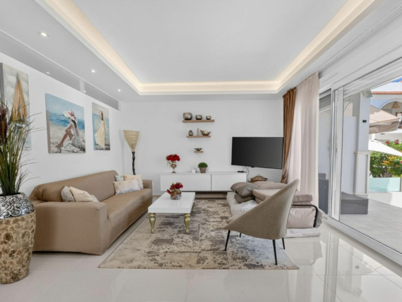 2-bedroom Apartment In Rojales, Spain (82 M²)