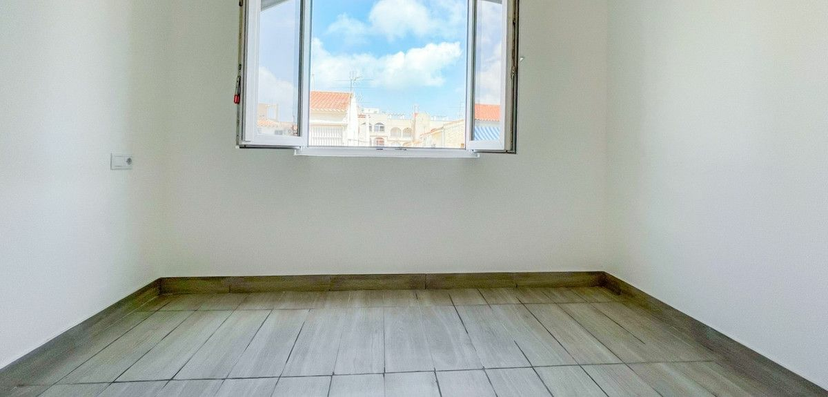 2-bedroom Apartment In Torrevieja, Spain (68 M²)
