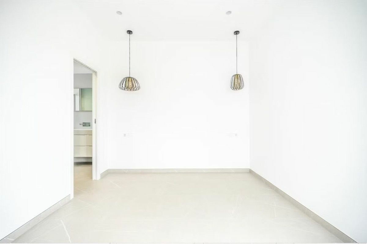 5-bedroom Villa In Los Alcázares, Spain (225 M²)