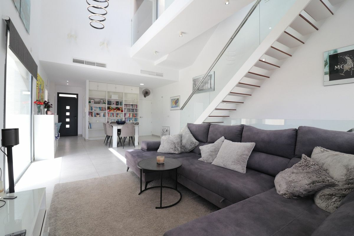 4-bedroom Villa In Benijofar, Spain (319 M²)