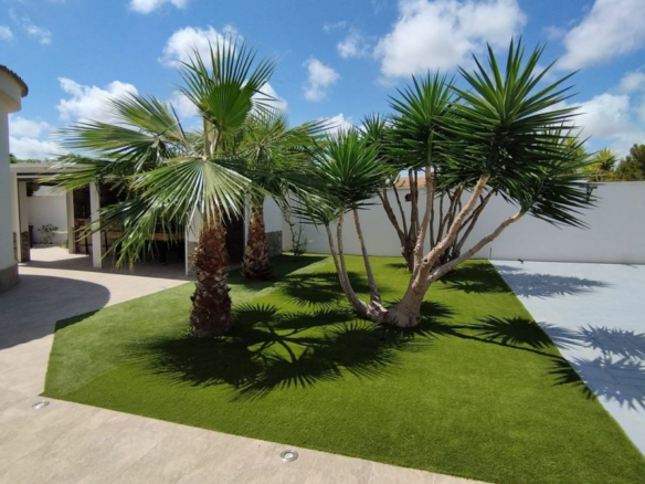 5-bedroom Villa In Torrevieja, Spain (199 M²)