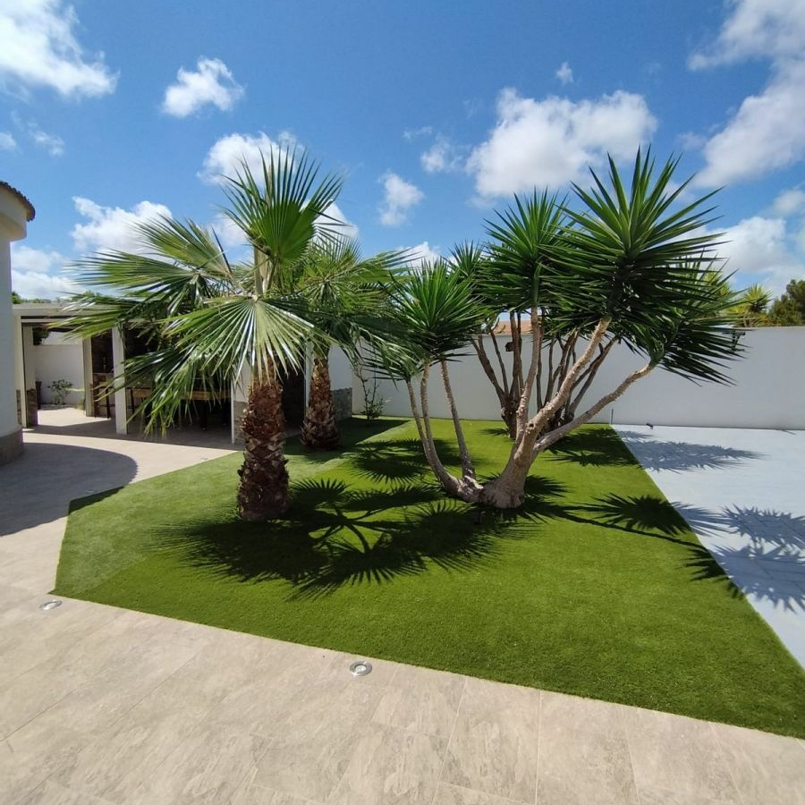 5-bedroom Villa In Torrevieja, Spain (199 M²)
