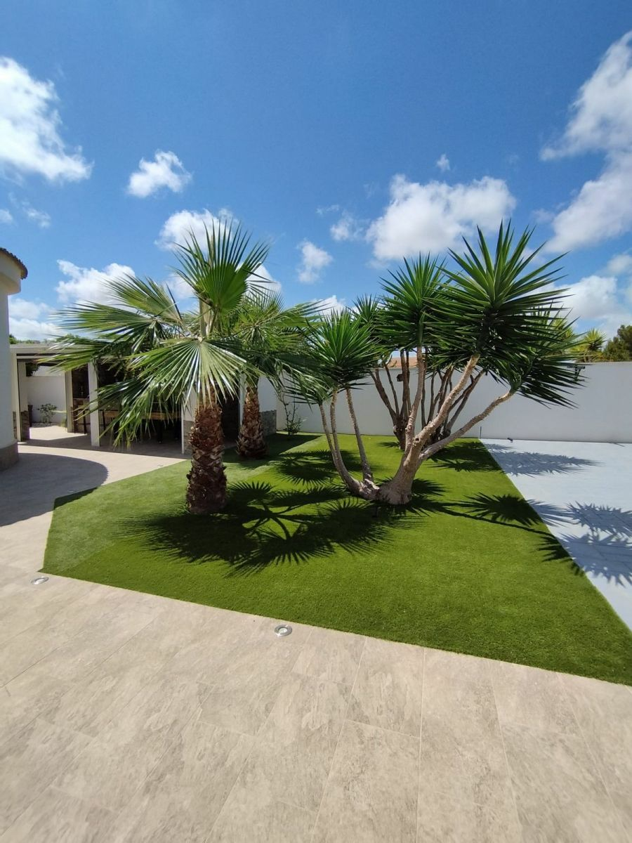 5-bedroom Villa In Torrevieja, Spain (199 M²)