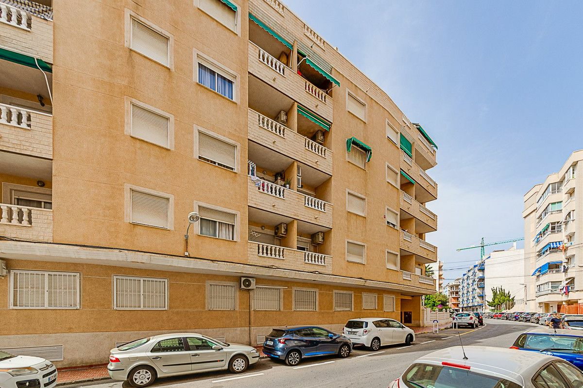 2-bedroom Apartment In Torrevieja, Spain (56 M²)