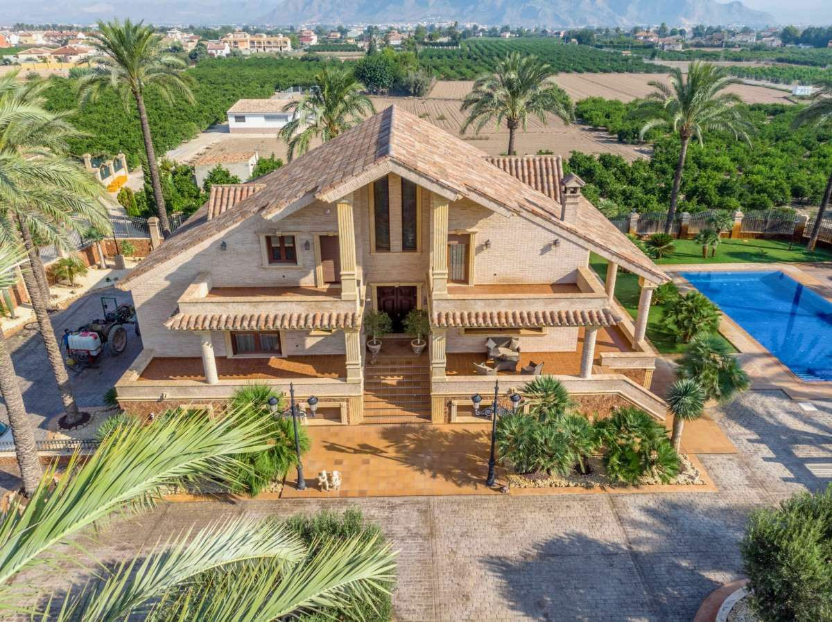 4-bedroom Villa In Orihuela, Spain (837 M²)