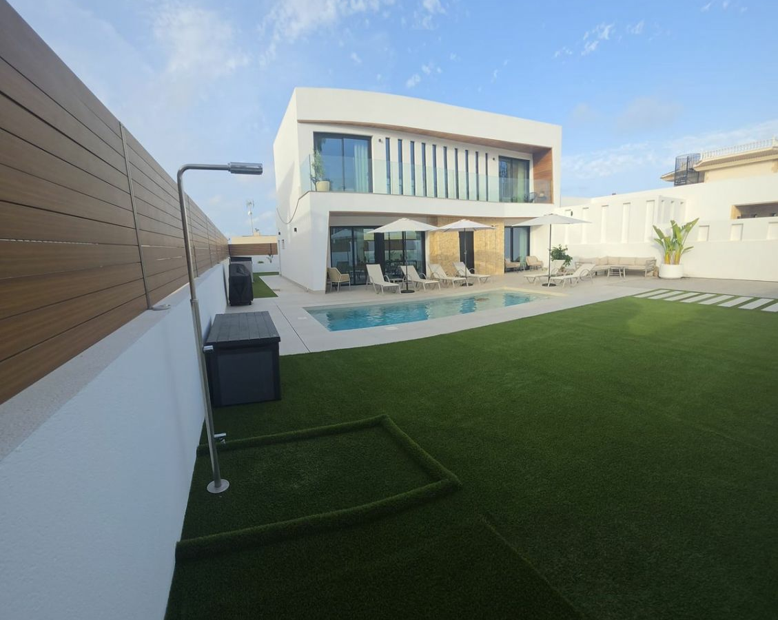 4-bedroom Villa In Torrevieja, Spain (188 M²)