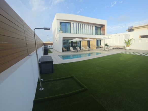4-bedroom Villa In Torrevieja, Spain (188 M²)