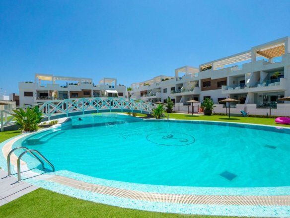 4-bedroom Villa In Torrevieja, Spain (194 M²)