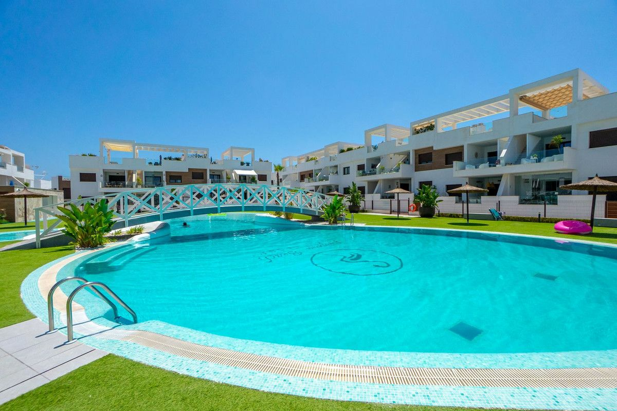 4-bedroom Villa In Torrevieja, Spain (194 M²)