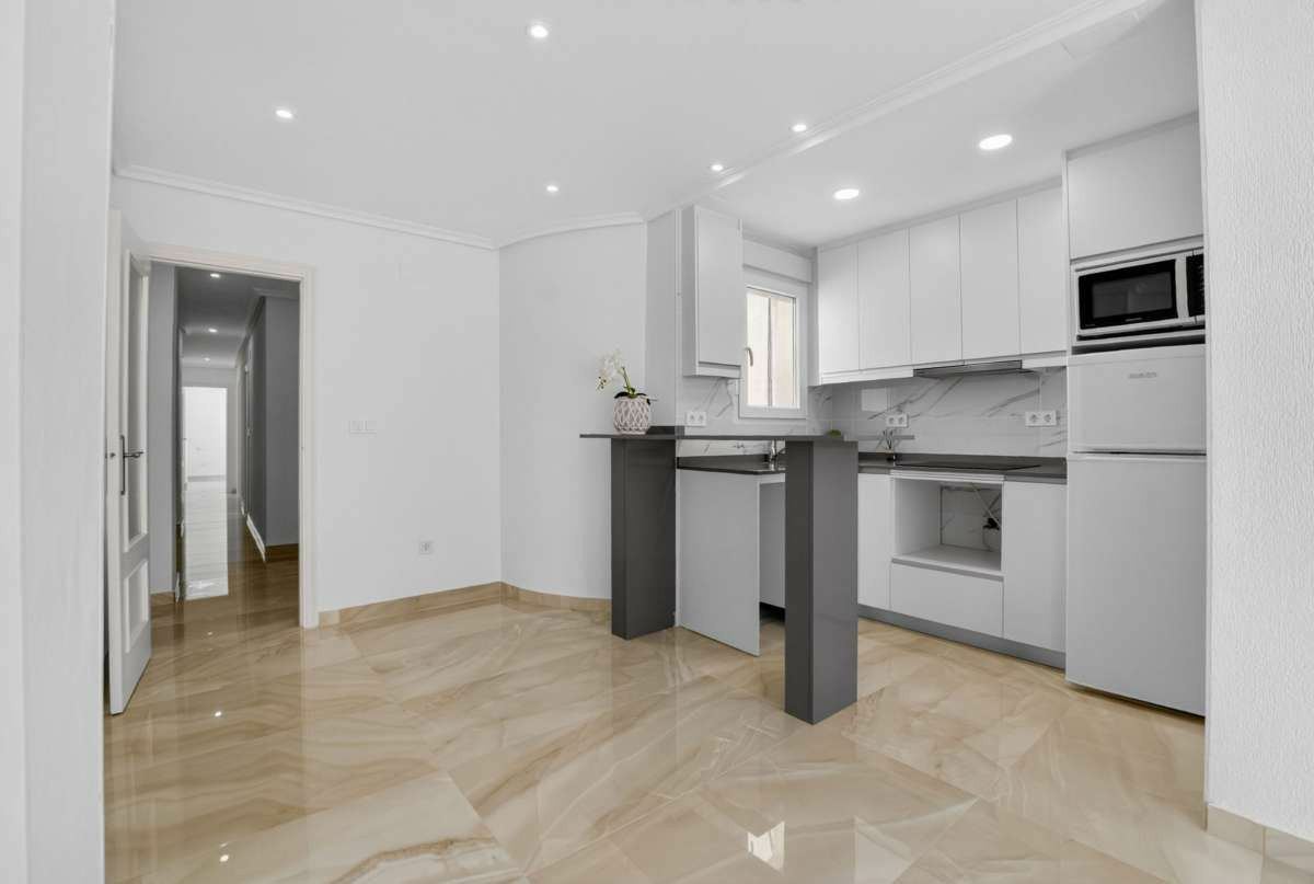 2-bedroom Apartment In Torrevieja, Spain (74 M²)