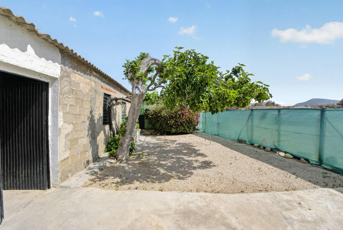 3-bedroom Country House In Orihuela, Spain (240 M²)
