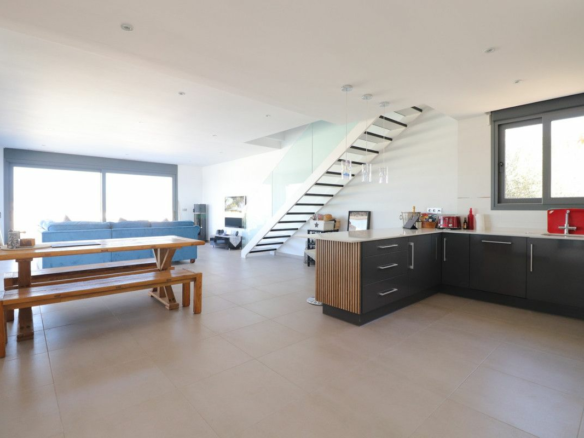 3-bedroom Villa In Benijofar, Spain (182 M²)