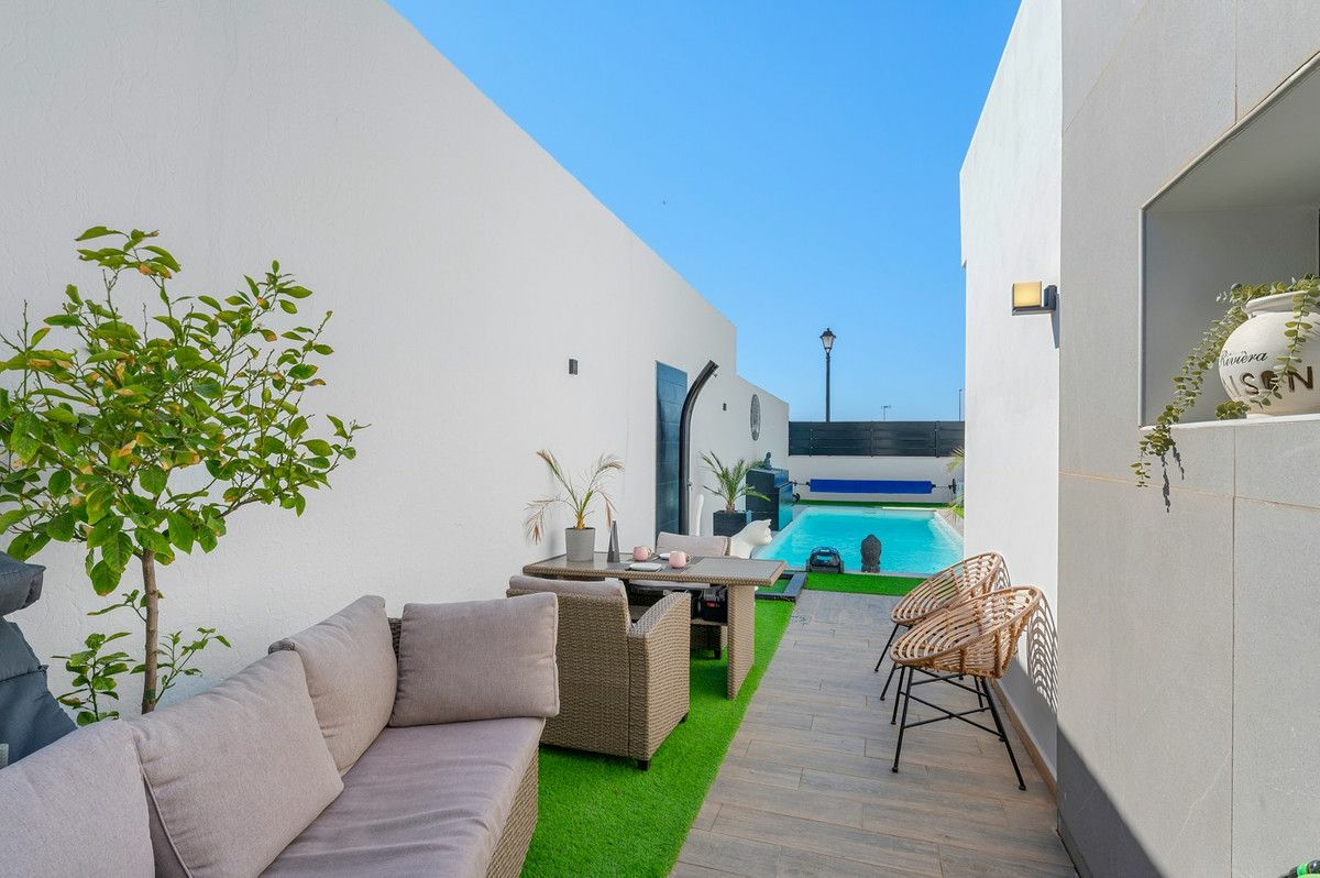 4-bedroom Villa In Fortuna, Spain (120 M²)