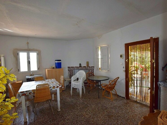 3-bedroom Villa In Albatera, Spain (100 M²)