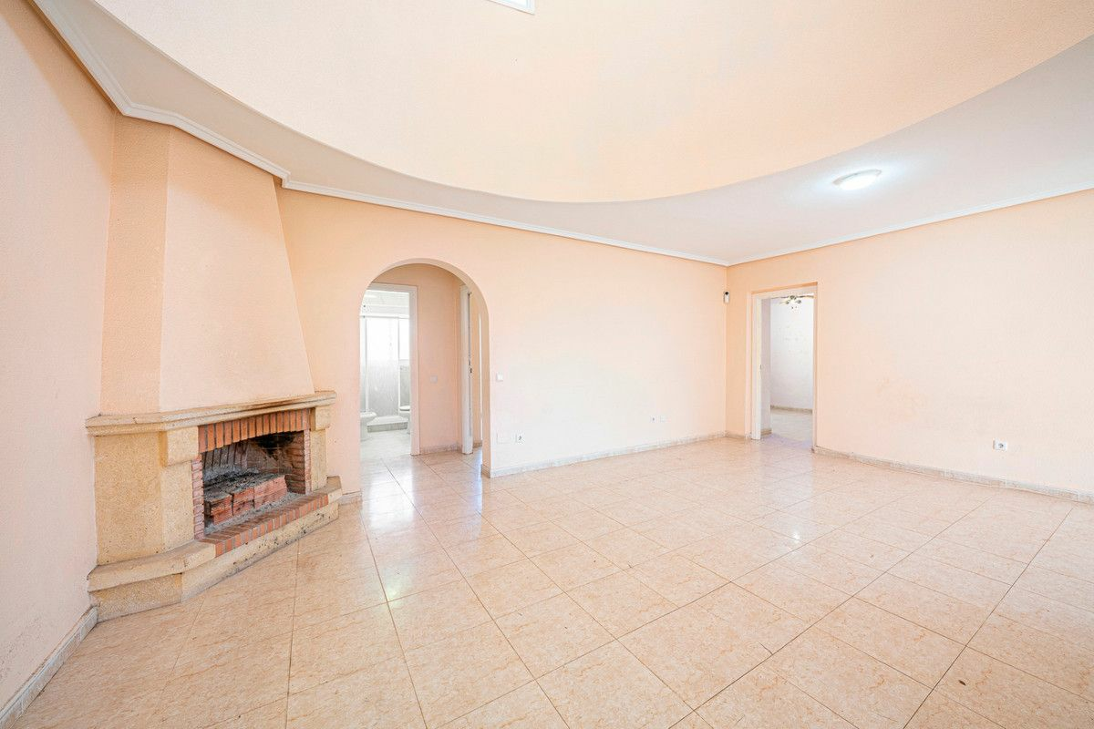 3-bedroom Villa In Rojales, Spain (151 M²)