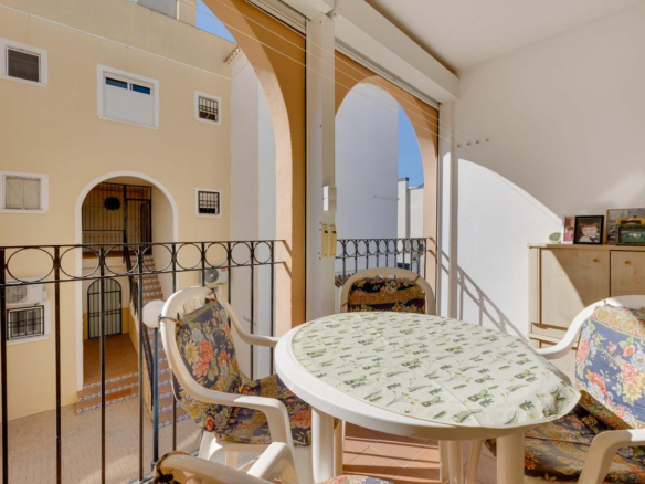 2-bedroom Villa In Torrevieja, Spain (60 M²)