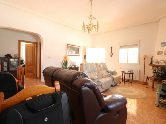 3-bedroom Villa In Albatera, Spain (164 M²)