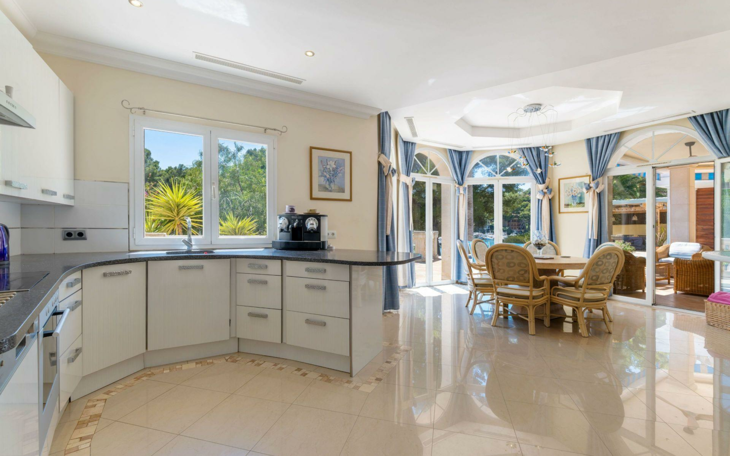6-bedroom Villa In Calvià, Spain (614 M²)