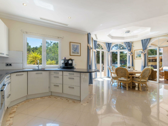 6-bedroom Villa In Calvià, Spain (614 M²)